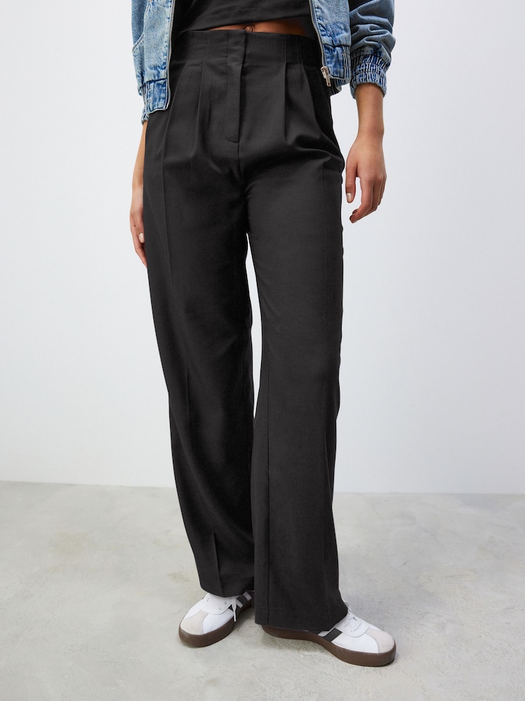 Schwarz - Figurbetonte Straight-Leg-Hose mit Bundfalte - Bild 2 von 7