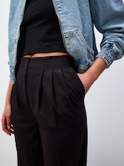 Schwarz - Figurbetonte Straight-Leg-Hose mit Bundfalte - Bild 4 von 7