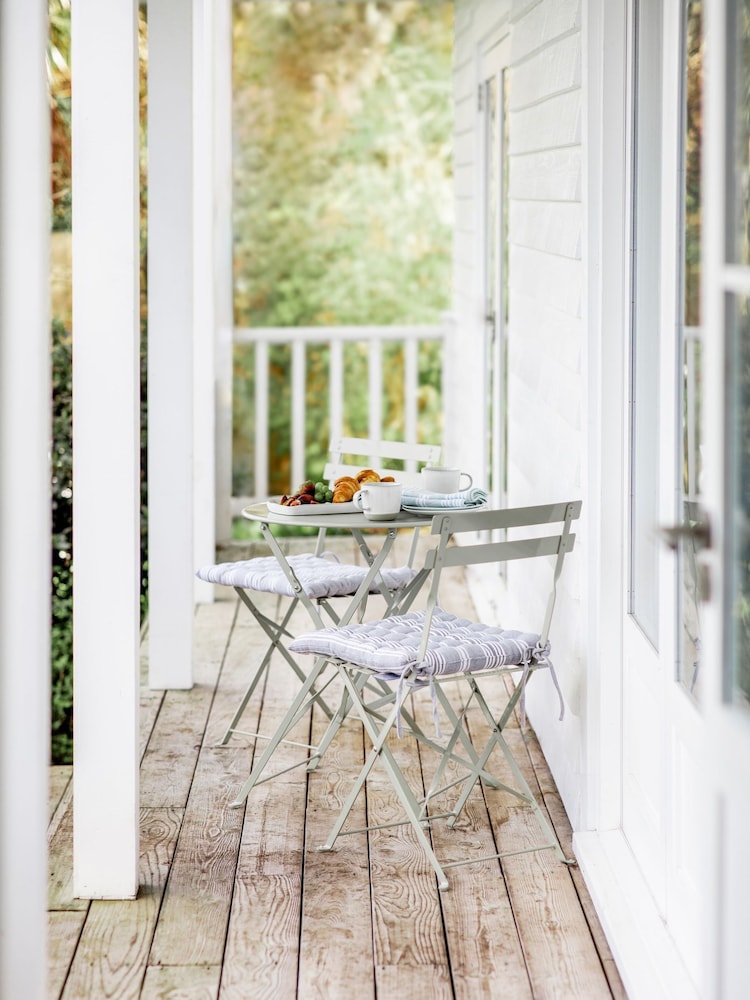 Garden Trading Natural Rive Droite Bistro Set - Image 1 of 4 Garden Trading Natural Rive Droite Bistro Set - Image 1 of 4