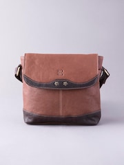 Castanho - Bolsa transversal Hartsop Lakeland Leather com aba - Imagem 1 de 7