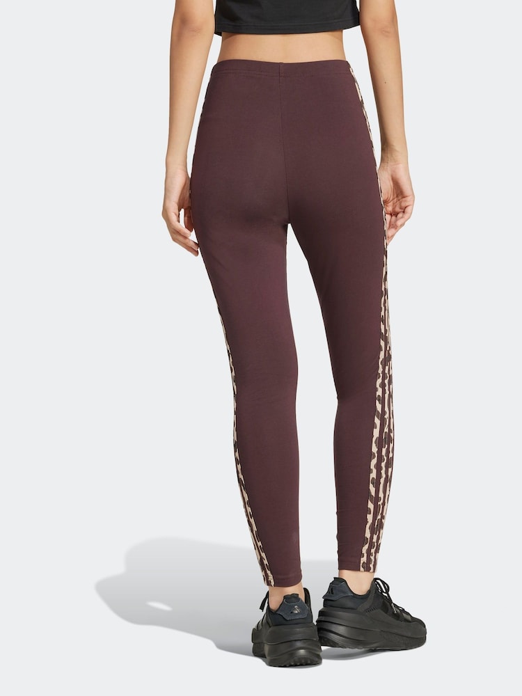 Braun, Tierfellmuster - Adidas Essentials Leggings mit Animalprint und 3 Streifen - Bild 2 von 6 Braun, Tierfellmuster - Adidas Essentials Leggings mit Animalprint und 3 Streifen - Bild 2 von 6
