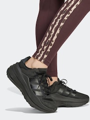 Коричневый/анималистичный принт - Леггинсы со звериным принтом и 3 полосками adidas Essentials - Изображение 5 из 6