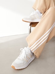 أبيض - حذاء رياضي Run 84 من adidas - صورة 1 من 11