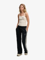 أزرق - بنطلون رياضي انسيابي بخصر منخفض Athletic Essentials من Superdry - Image 3 of 7
