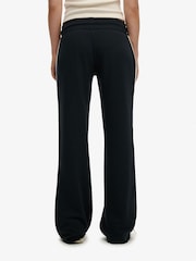 أزرق - بنطلون رياضي انسيابي بخصر منخفض Athletic Essentials من Superdry - Image 5 of 7