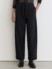 Reiss Black Leoni Petite Cotton-Blend Barrel-Leg Drawstring Trousers - Image 3 of 7
