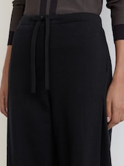 Reiss Black Leoni Cotton-Blend Barrel-Leg Drawstring Trousers - Image 4 of 6