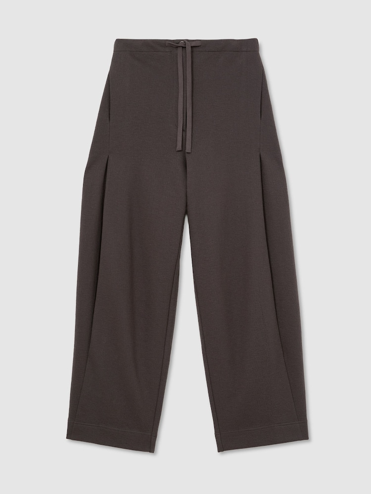 Reiss Grape Burgundy Leoni Cotton-Blend Barrel-Leg Drawstring Trousers - Image 2 of 7 Reiss Grape Burgundy Leoni Cotton-Blend Barrel-Leg Drawstring Trousers - Image 2 of 7