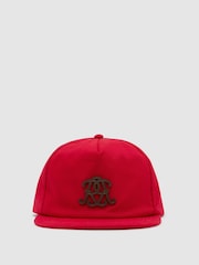 Rojo - Reiss Maddox Monogram Cotton Trucker Cap - Imagen 2 de 5