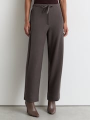 Reiss Grape Burgundy Leoni Petite Cotton-Blend Barrel-Leg Drawstring Trousers - Image 5 of 8