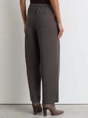Reiss Grape Burgundy Leoni Petite Cotton-Blend Barrel-Leg Drawstring Trousers - Image 6 of 8