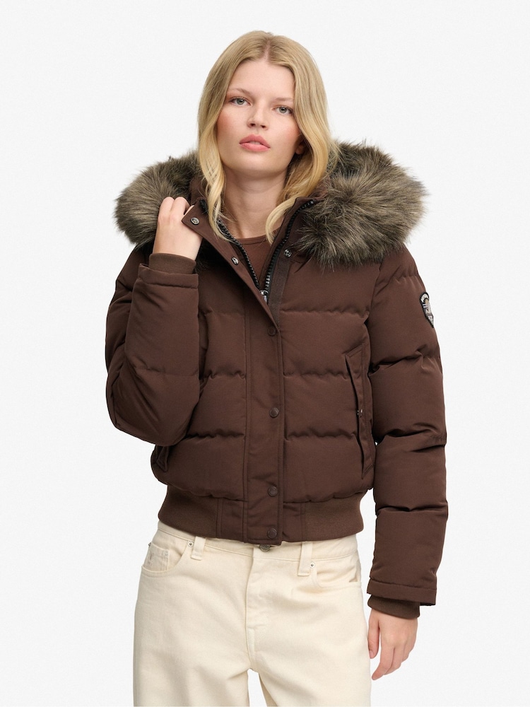 Շագանակագույն - Superdry Everest Hooded Bomber Puffer Coat - Պատկեր 1 6-ից Շագանակագույն - Superdry Everest Hooded Bomber Puffer Coat - Պատկեր 1 6-ից