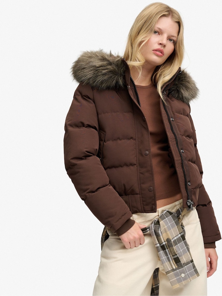 Շագանակագույն - Superdry Everest Hooded Bomber Puffer Coat - Պատկեր 2 6-ից Շագանակագույն - Superdry Everest Hooded Bomber Puffer Coat - Պատկեր 2 6-ից