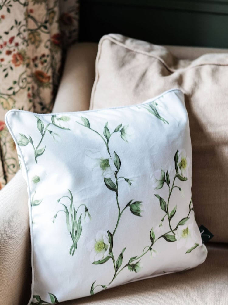 Avalon Home Snowdrop and Hellebore Cushion Cover - Slika 2 od 5