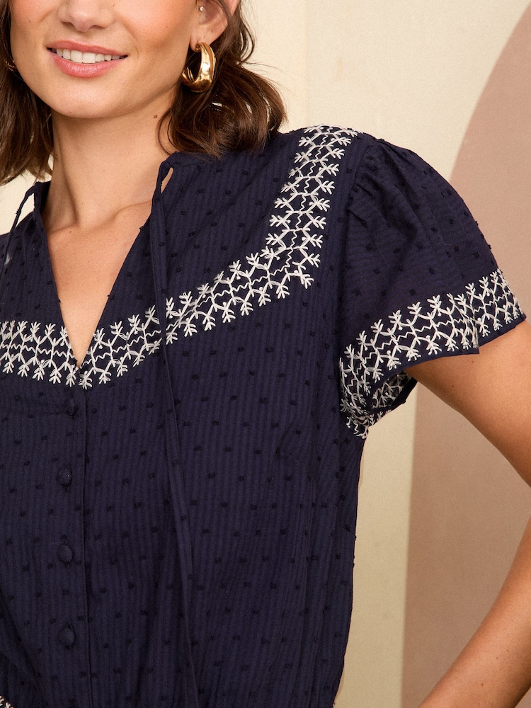 Love & Roses kratek rokav; s kratkimi rokavi V Neck Embroied Dobby Playsuit - Slika 2 iz 4