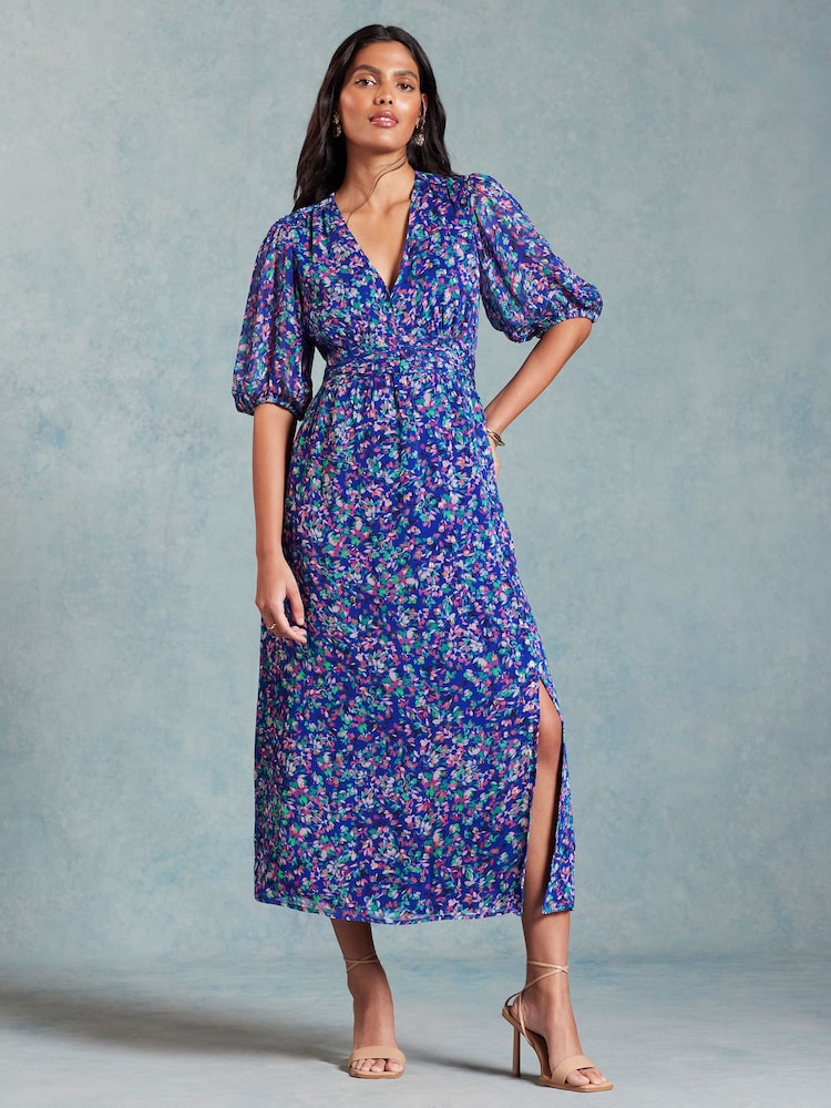 Love & Roses – bedrucktes Midikleid mit Puffärmeln in Metallic-Optik - Bild 1 von 4 Love & Roses – bedrucktes Midikleid mit Puffärmeln in Metallic-Optik - Bild 1 von 4