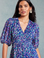 Love & Roses – bedrucktes Midikleid mit Puffärmeln in Metallic-Optik - Bild 2 von 4