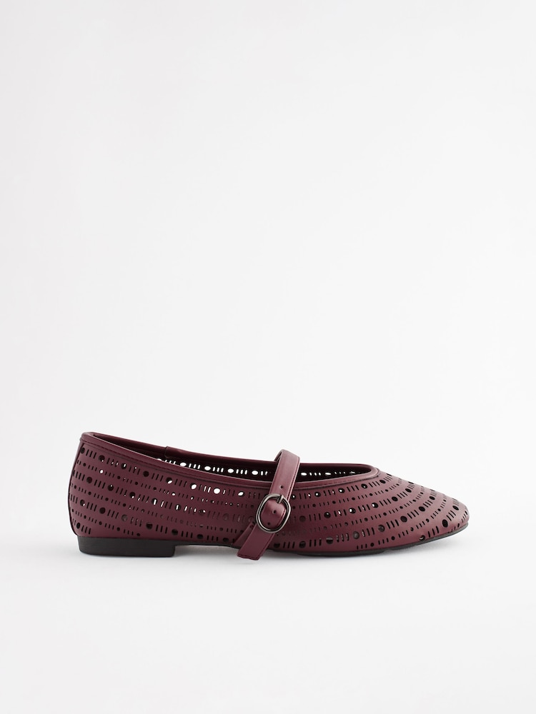 Burgundsko rdeča - Čevlji Mary Jane iz laserskega kroja Forever Comfort® - Slika 2 iz 5 Burgundsko rdeča - Čevlji Mary Jane iz laserskega kroja Forever Comfort® - Slika 2 iz 5