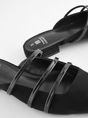 črna - Forever Comfort® Point Toe Strappy natikač - Slika 3 iz 6