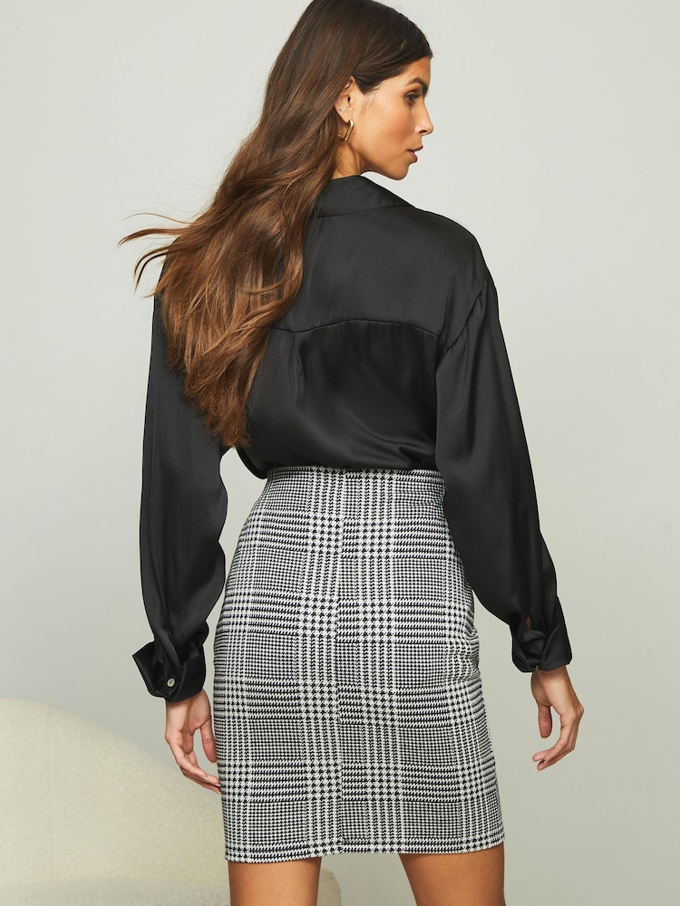 Lipsy Mono Check Textured Ribbed Jersey Pencil Skirt - Image 2 of 4