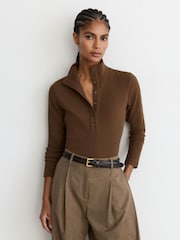 Schokoladenbraun - Reiss – Ida – Baumwoll-Stretch-Oberteil mit Trichterkragen - Bild 1 von 7