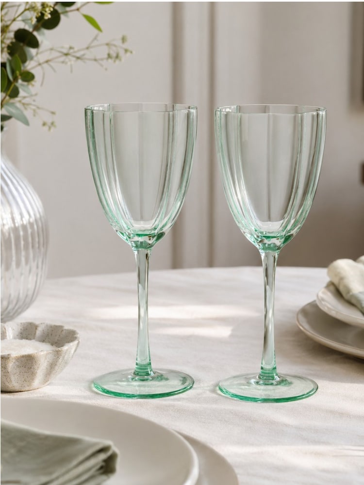 Widdop Set of 2 Green Scallop Wine Glass - Image 1 of 3