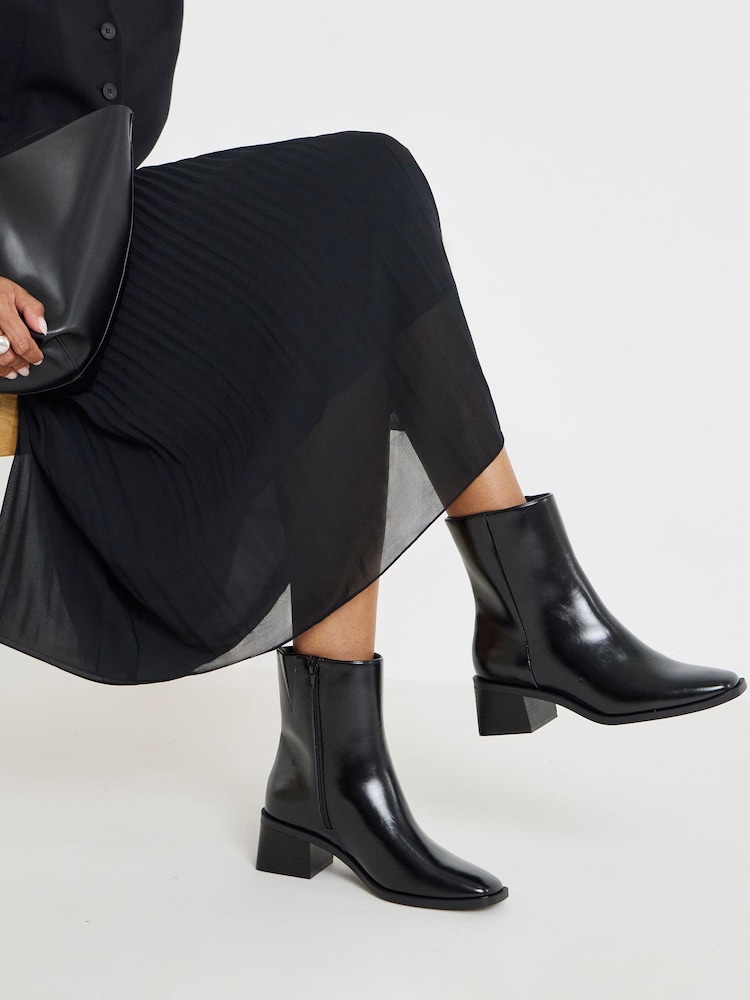 Simply Be Black Wide Fit Square Toe Ankle Boots - Image 1 of 4 Simply Be Black Wide Fit Square Toe Ankle Boots - Image 1 of 4