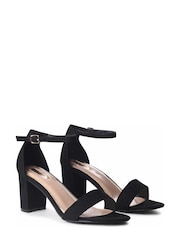 Schwarz - Linzi Frankie Schuhe aus weichem Velourslederimitat mit offener Zehenpartie und Blockabsatz - Bild 4 von 4