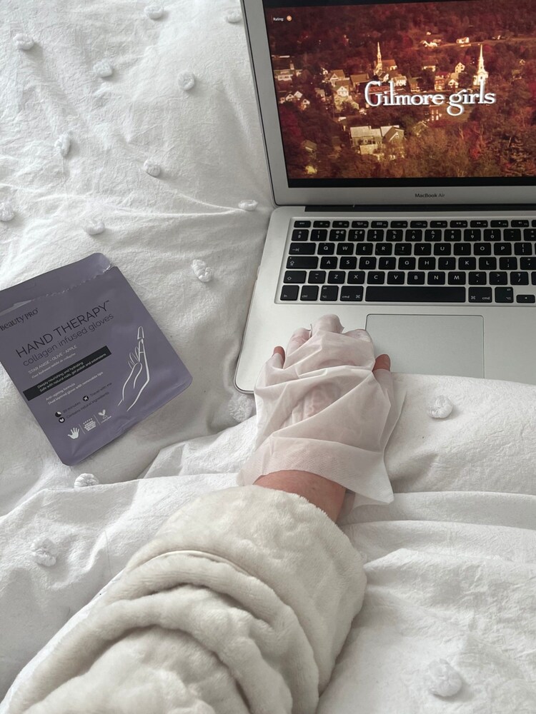 BeautyPro Hand Therapy Gloves - Image 5 of 5