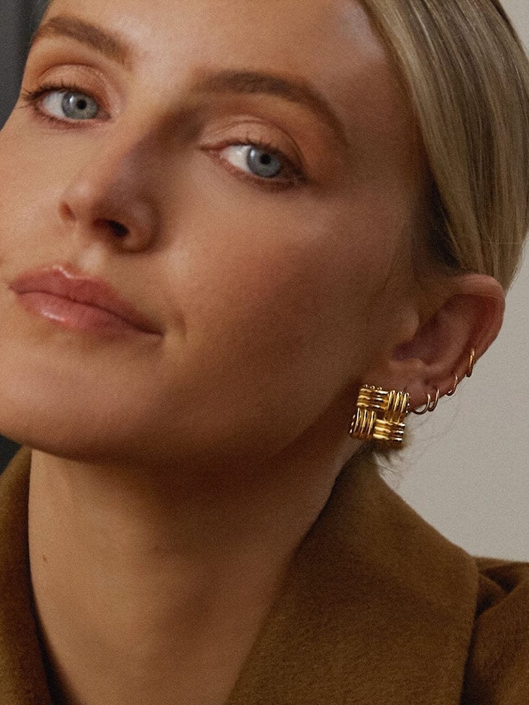 Daisy London Mini Lattice Stud 18ct Silver Earrings - Image 2 of 5 Daisy London Mini Lattice Stud 18ct Silver Earrings - Image 2 of 5