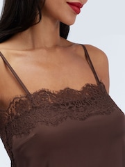 Boux Avenue Seraphina Ensemble de pyjamas court en satin et dentelle - Image 3 de 6