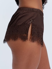 Boux Avenue Seraphina Ensemble de pyjamas court en satin et dentelle - Image 4 de 6