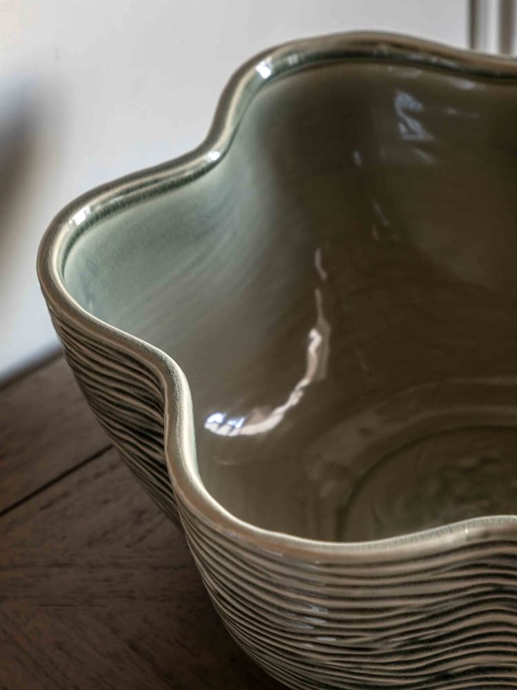 Gallery Home Green Garden Scalloped Bowl - Image 2 of 4 Gallery Home Green Garden Scalloped Bowl - Image 2 of 4