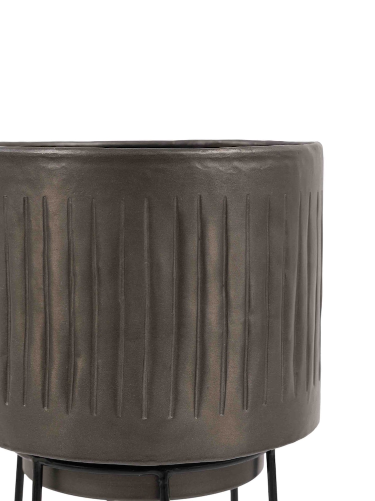 Gallery Home Set of 2 Silver Metal Indoor Planters - Image 2 of 3 Gallery Home Set of 2 Silver Metal Indoor Planters - Image 2 of 3