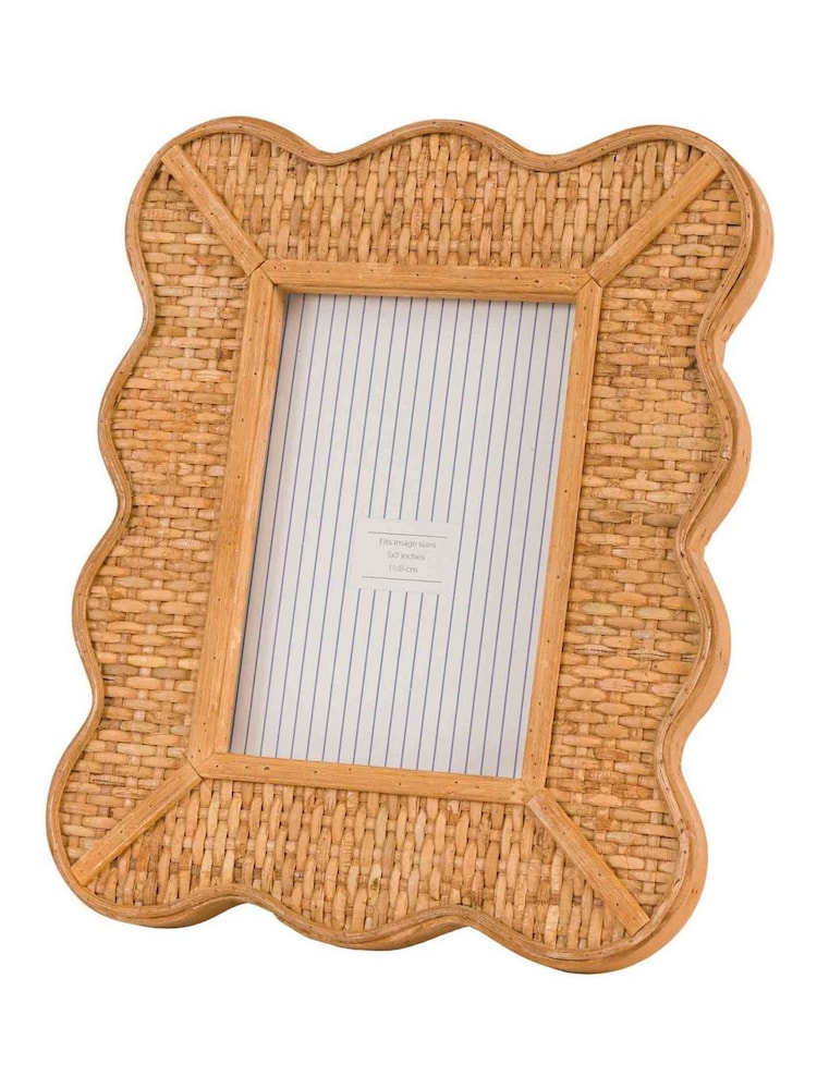 Gallery Home Natural Scalloped Rattan Photo Frame - Image 4 of 4 Gallery Home Natural Scalloped Rattan Photo Frame - Image 4 of 4
