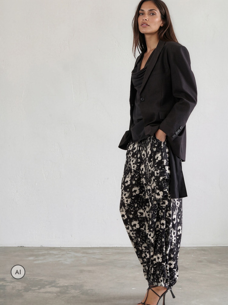 Crno Cvetni uzorak - Religion Ash Cuffed Balloon Cvetne Pantalone - Slika 6 od 6 Crno Cvetni uzorak - Religion Ash Cuffed Balloon Cvetne Pantalone - Slika 6 od 6