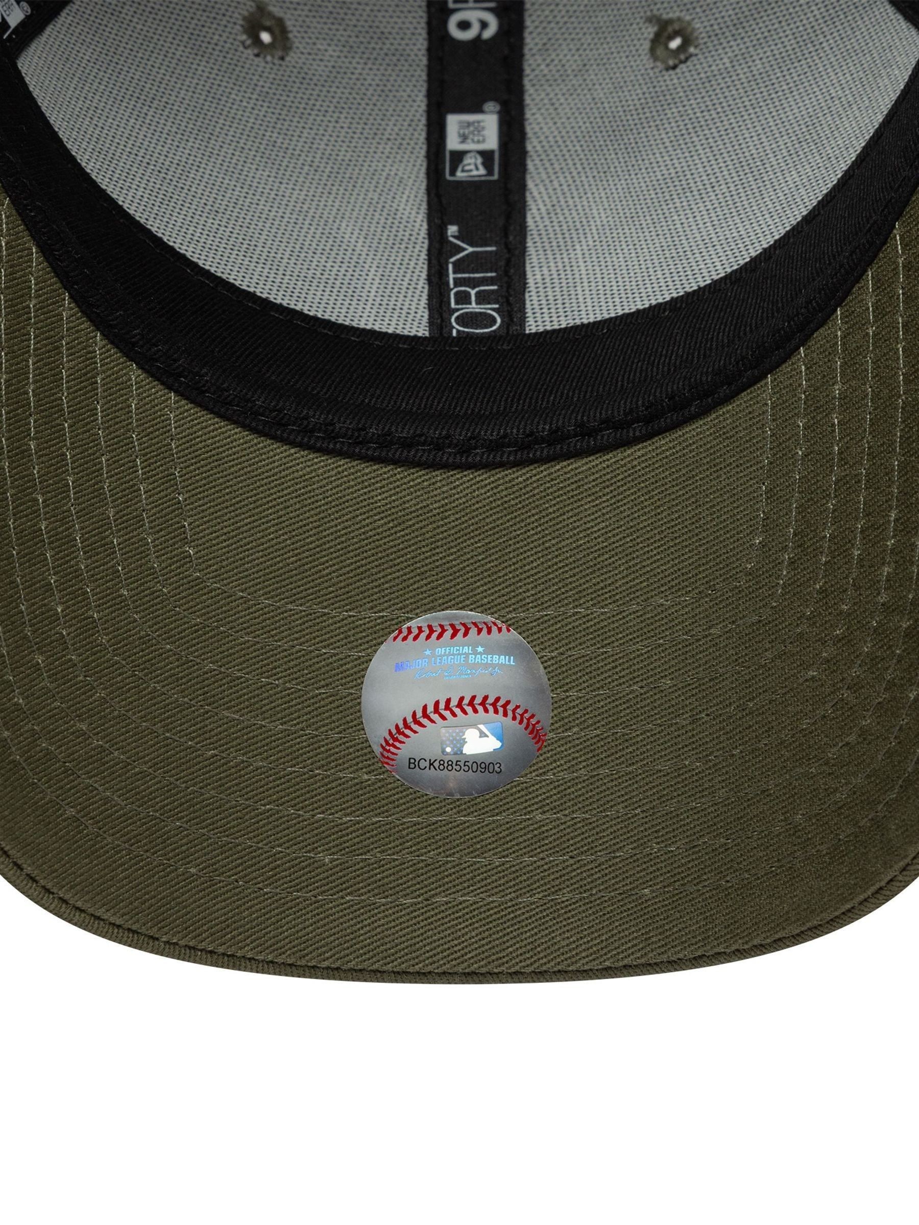 Buy New Era® Khaki Green New York Yankees Essential 9FORTY Cap