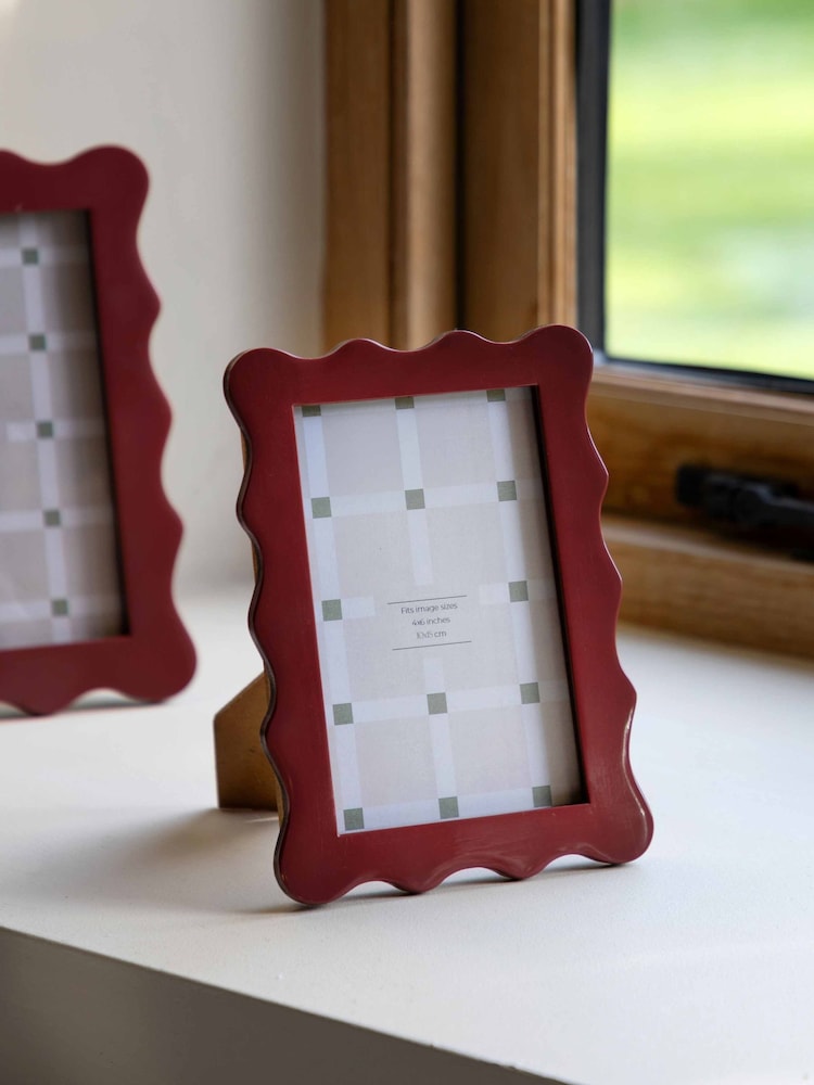 Gallery Home Red Scallop Photo Frame - Image 1 of 6 Gallery Home Red Scallop Photo Frame - Image 1 of 6