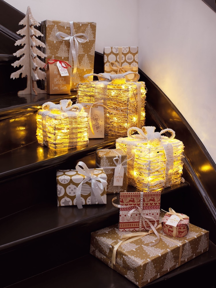 Lumineo Set of 3 Natural Warm White LED Rattan Effect Christmas Present Decorations - Image 2 of 4 Lumineo Set of 3 Natural Warm White LED Rattan Effect Christmas Present Decorations - Image 2 of 4
