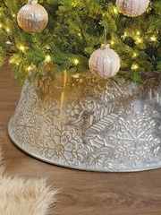 Everlands Silver Tone 70cm Metal Christmas Tree Skirt - Image 1 of 3