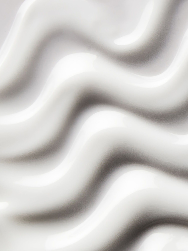 ELEMIS Targeted Toning Body Moisturiser 200ml - Image 2 of 3