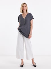 Top largo con Cuello de pico y cremallera frontal de JD Williams - Imagen 1 de 4