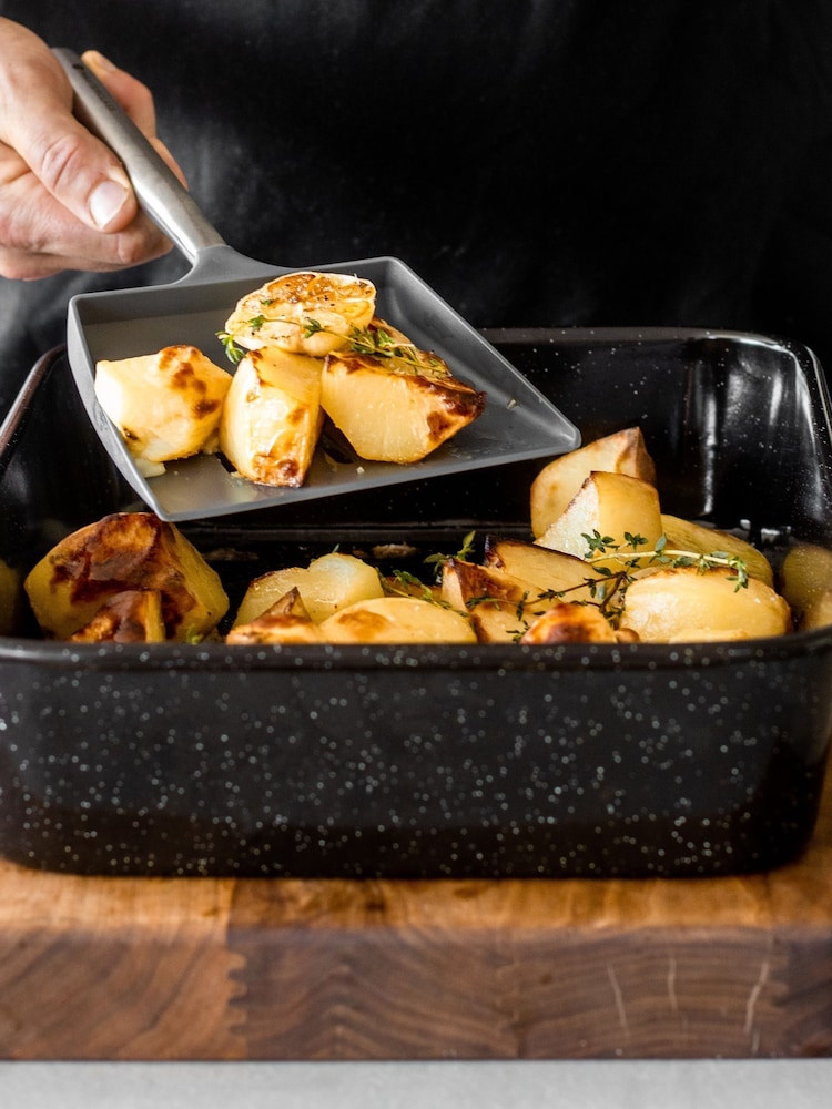 Masterclass Set of 4 Black Vitreous Enamel Non-Stick Cookware Set - Image 2 of 3 Masterclass Set of 4 Black Vitreous Enamel Non-Stick Cookware Set - Image 2 of 3