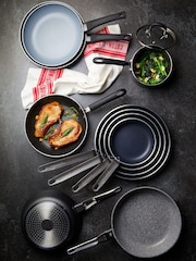 Masterclass Set of 3 Heavy Duty Non-Stick Aluminium Saucepans - 3şəkildən 2 şəkil