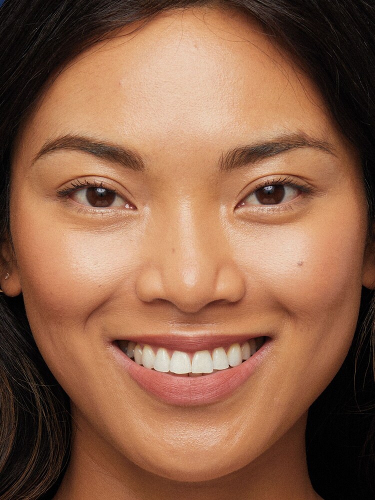 Estée Lauder Double Wear Stay-in-Place Foundation SPF 10 30ml - Image 2 of 4 Estée Lauder Double Wear Stay-in-Place Foundation SPF 10 30ml - Image 2 of 4