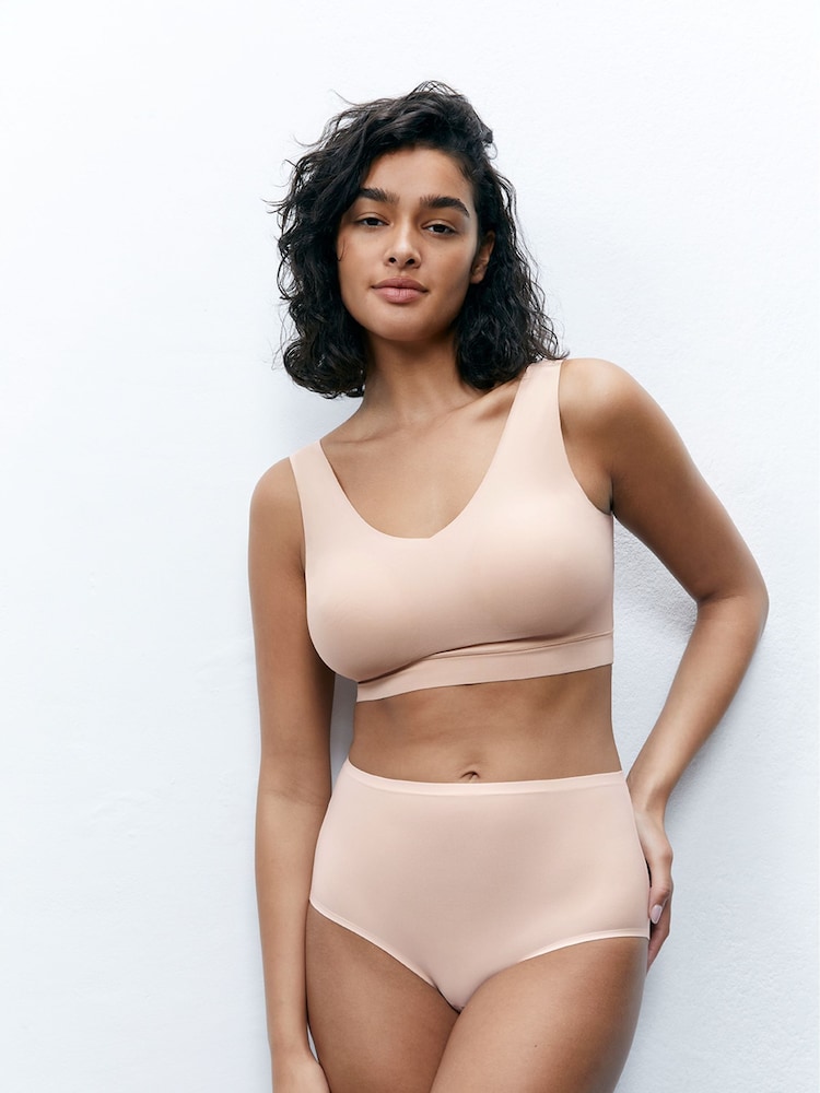 Chantelle Soft Stretch Seamless V-Neck Padded Crop Top - Image 1 of 5