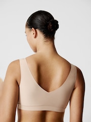 Chantelle Soft Stretch Seamless V-Neck Padded Crop Top - Image 3 of 5
