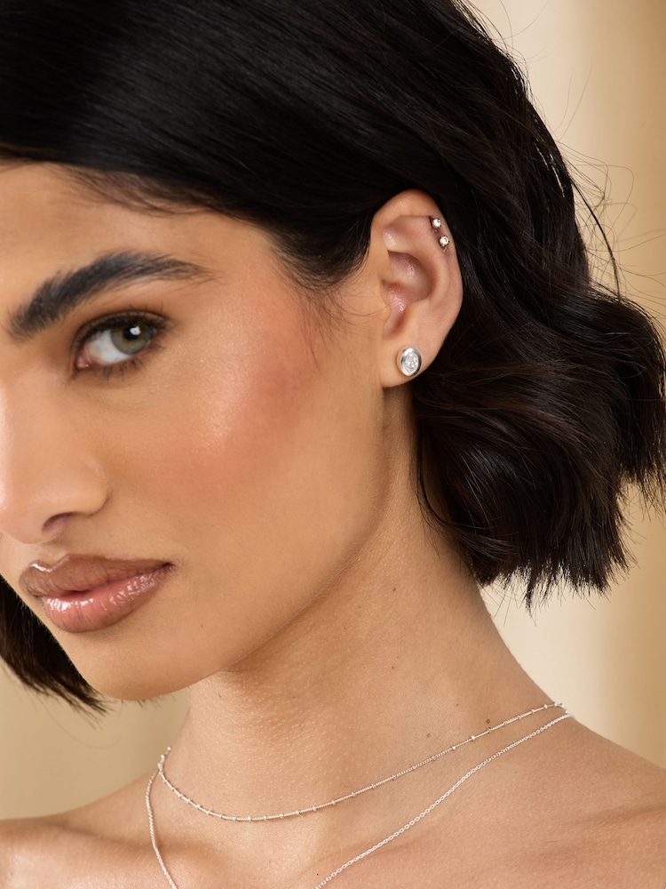 أقراط بيضاوية مكعب زركونيا من Simply Silver - صورة 5 من 5 أقراط بيضاوية مكعب زركونيا من Simply Silver - صورة 5 من 5