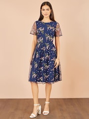 Yumi Vestido de graduación de malla floral bordada - Imagen 2 de 5