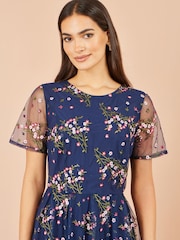 Yumi Vestido de graduación de malla floral bordada - Imagen 3 de 5